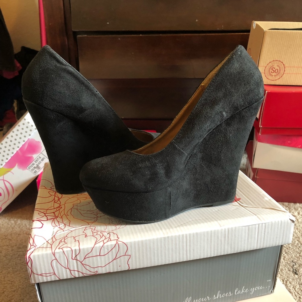 Black Wedges